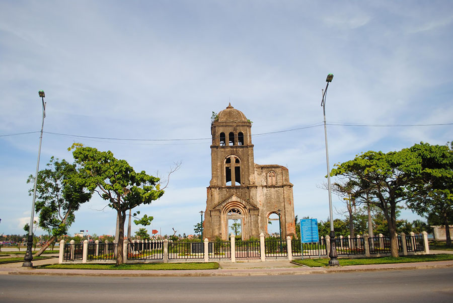 Nhà thờ Tam Tòa Quảng Bình với vẻ đẹp cổ kính bên dòng Nhật Lệ 2