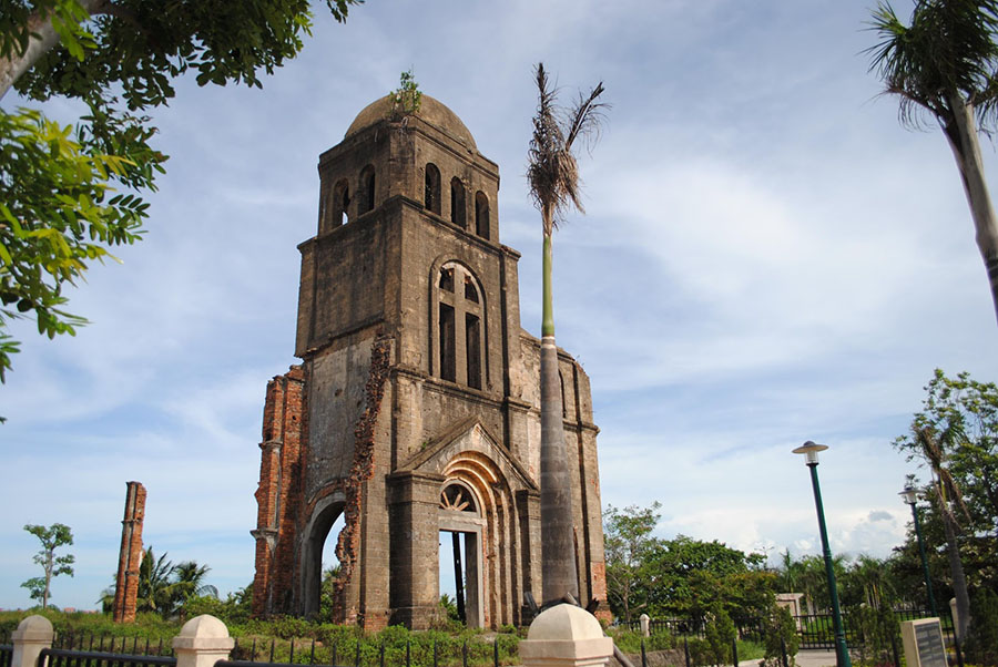 Nhà thờ Tam Tòa Quảng Bình với vẻ đẹp cổ kính bên dòng Nhật Lệ 5
