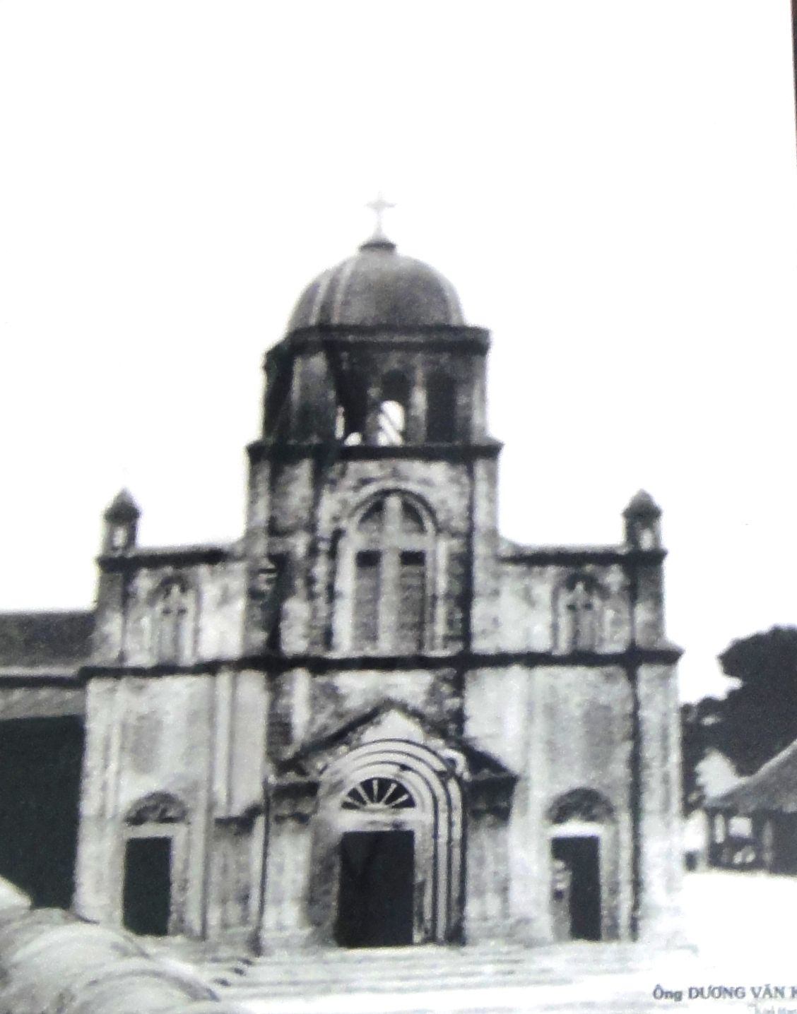 Nhà thờ Tam Tòa Quảng Bình với vẻ đẹp cổ kính bên dòng Nhật Lệ 3