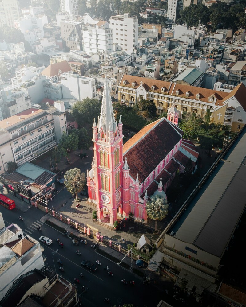 Nhà thờ Tân Định với màu hồng đặc trưng giữa lòng Sài Gòn 3
