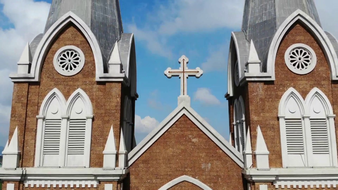 Nhà thờ Thánh Mẫu Bảo Lộc mang âm hưởng của lối kiến trúc Pháp 4