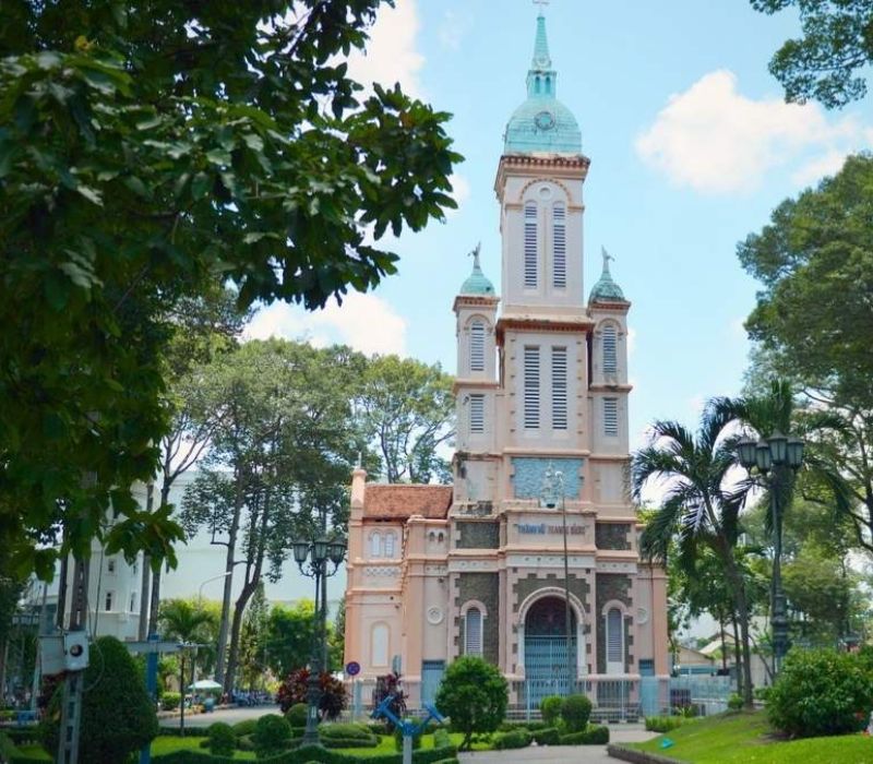 Nhà thờ Thánh nữ Jeanne d'Arc với kiến trúc Pháp thơ mộng 2