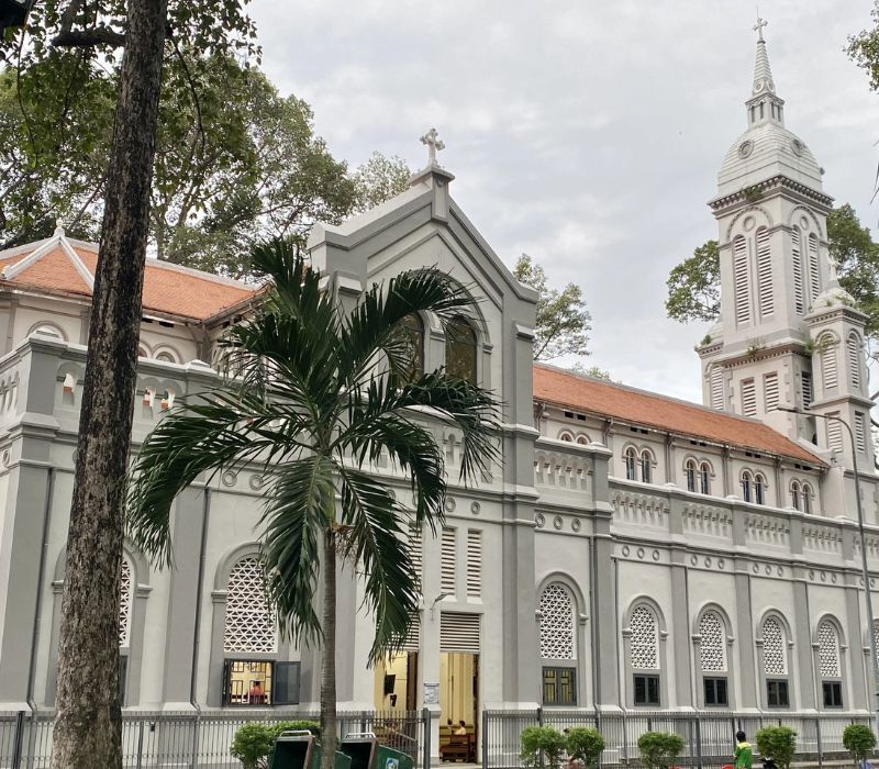 Nhà thờ Thánh nữ Jeanne d'Arc với kiến trúc Pháp thơ mộng 3