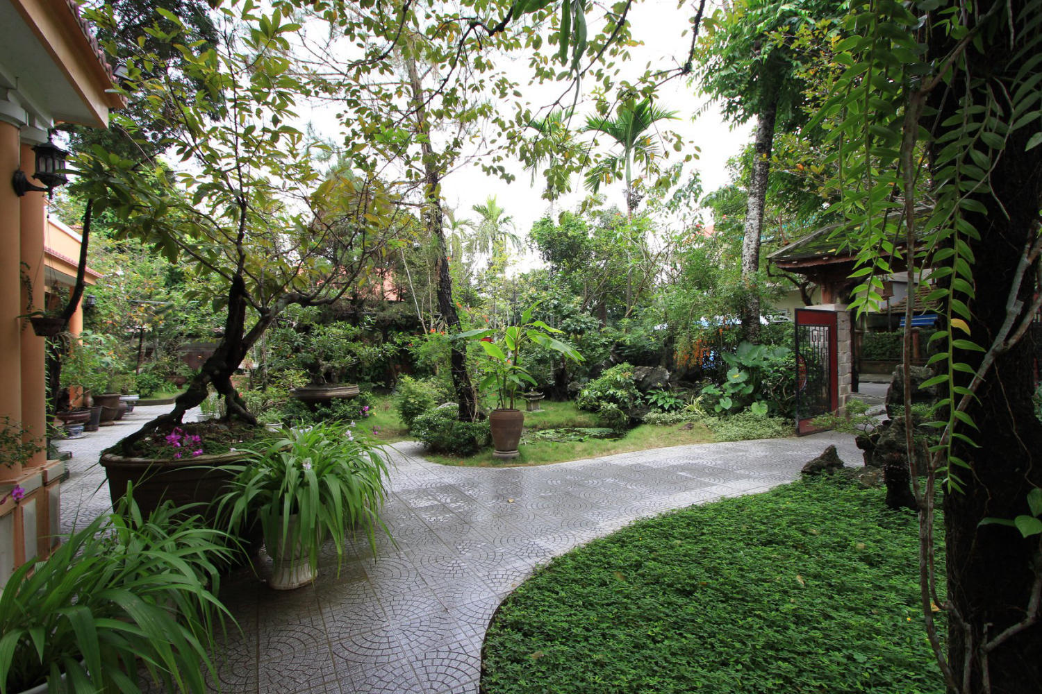 Nhà vườn Ý Thảo - Không gian thưởng thức ẩm thực xứ Huế vô cùng cổ kính 2