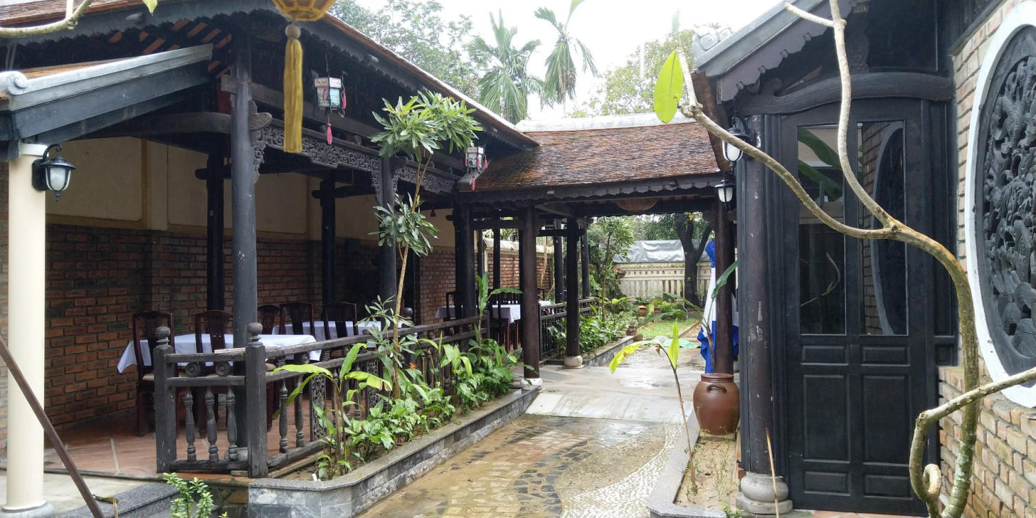 Nhà vườn Ý Thảo - Không gian thưởng thức ẩm thực xứ Huế vô cùng cổ kính 8