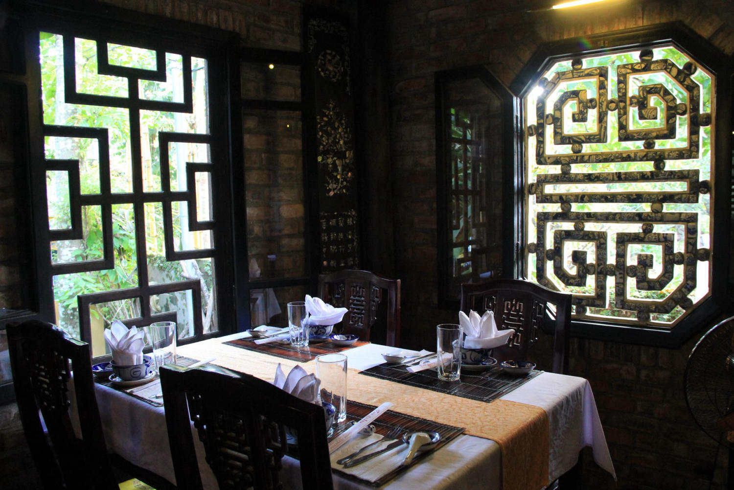 Nhà vườn Ý Thảo - Không gian thưởng thức ẩm thực xứ Huế vô cùng cổ kính 9