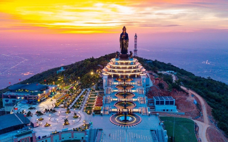 Top những ngôi chùa linh thiêng ở miền Nam nổi tiếng nhất 2