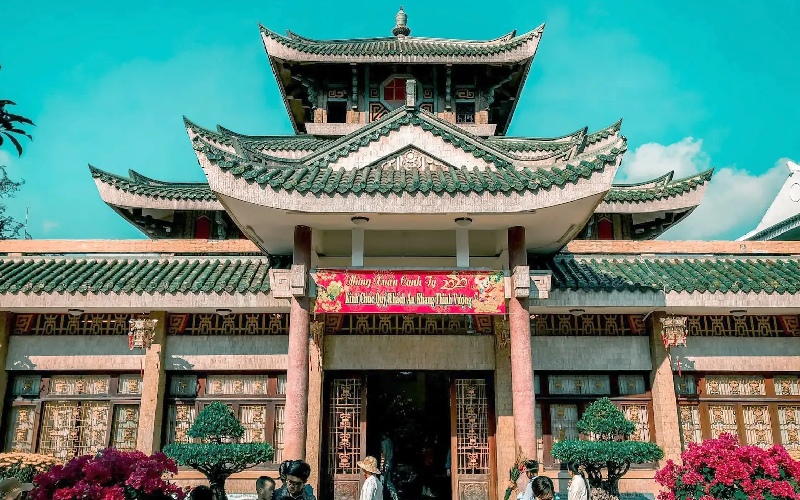 Top những ngôi chùa linh thiêng ở miền Nam nổi tiếng nhất 4
