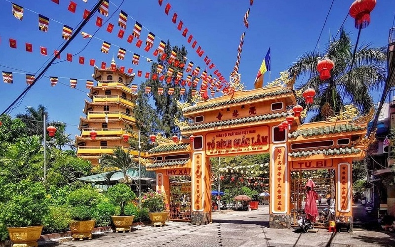 Top những ngôi chùa linh thiêng ở miền Nam nổi tiếng nhất 6
