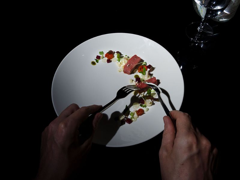 Noir dining in the dark - Trải nghiệm ăn trong bóng tối độc lạ tại Sài Gòn 2