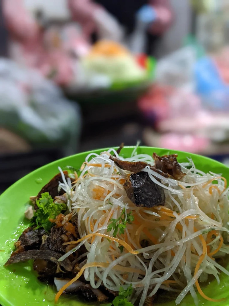 Nộm lim tá lả, món ăn đường phố độc lạ tại Hà Nội 4