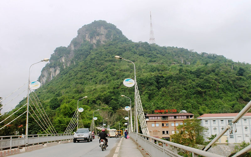 Núi Cấm Sơn Hà Giang - Chinh phục bức tranh hùng vĩ giữa lòng thành phố 6