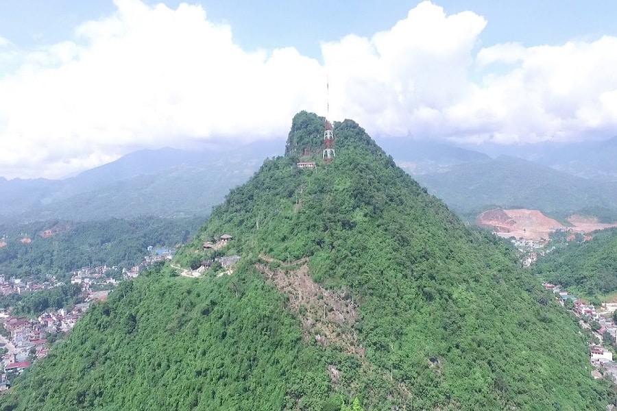 Núi Cấm Sơn Hà Giang - Chinh phục bức tranh hùng vĩ giữa lòng thành phố 2