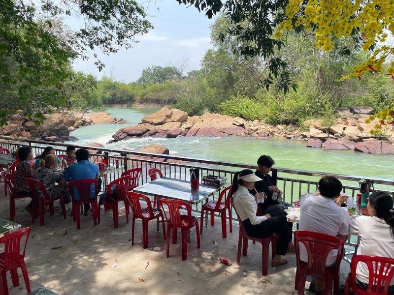 Vẻ đẹp Núi Cậu Dầu Tiếng giao hòa giữa núi rừng, hồ nước và chùa cổ 8