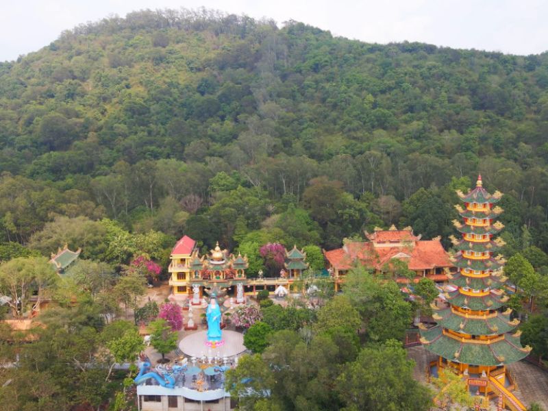 Vẻ đẹp Núi Cậu Dầu Tiếng giao hòa giữa núi rừng, hồ nước và chùa cổ 10