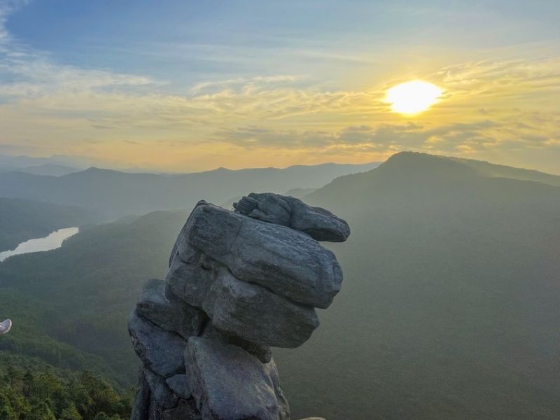 Núi Đá Chồng Quảng Ninh: Vẻ đẹp kỳ thú giữa đại ngàn 9