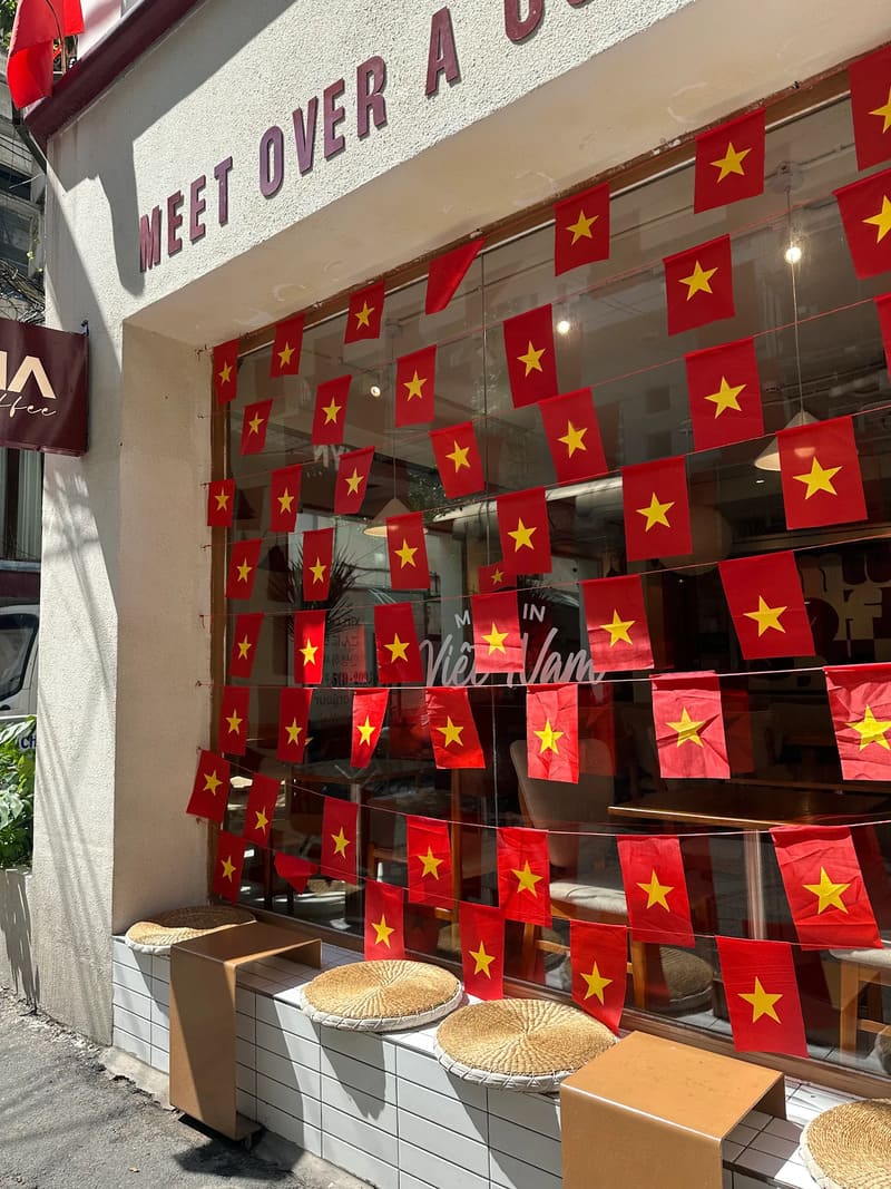 Ghé 11 quán cà phê concept “yêu nước” TP.HCM check-in 15