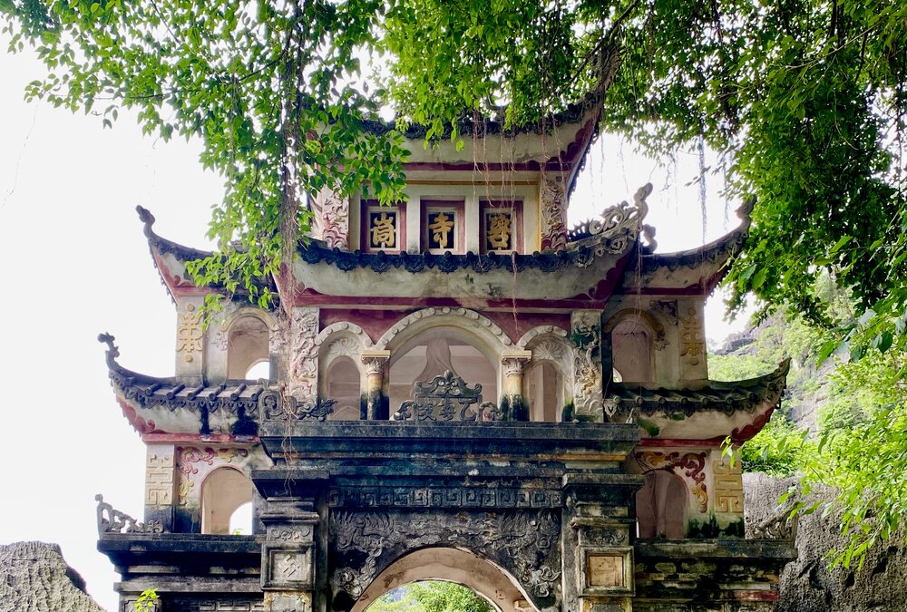 Oai linh chùa Bích Động - Ngôi chùa cổ cheo leo trên dãy Trường Yên 3