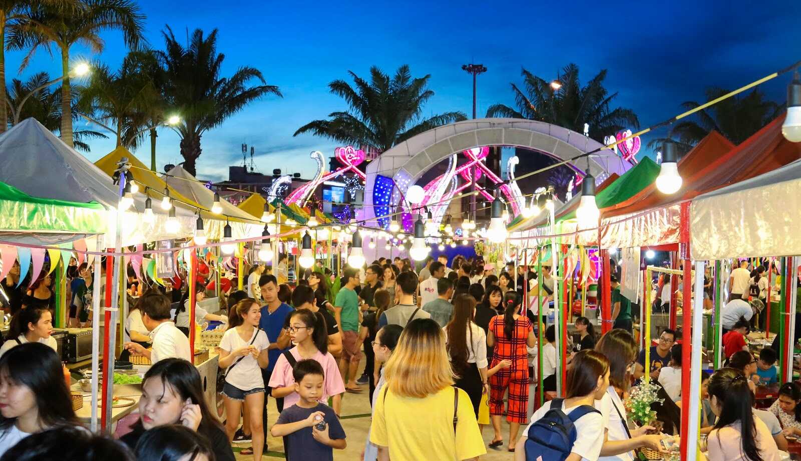 Oanh tạc chợ đêm Helio Đà Nẵng - Tổ hợp mua sắm, ẩm thực về đêm lớn nhất Đà Nẵng 7