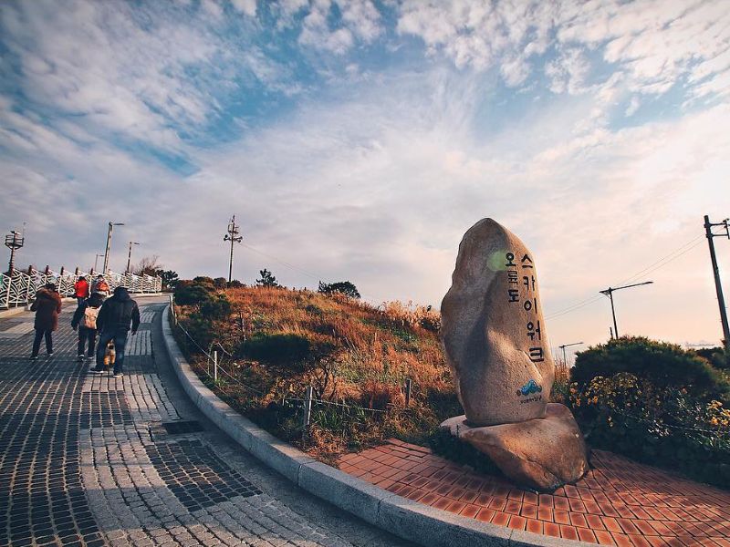 Cầu kính Oryukdo Skywalk: Trải nghiệm bước đi trên không tại Busan 3