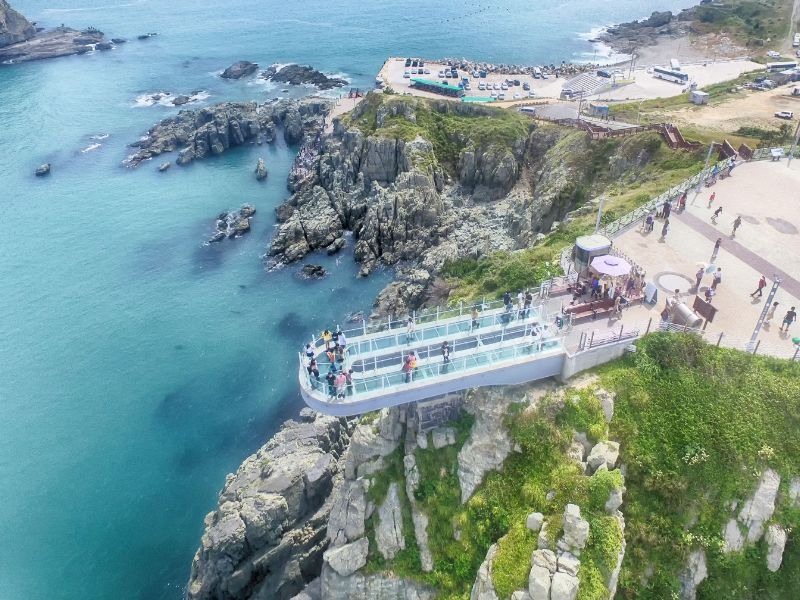 Cầu kính Oryukdo Skywalk: Trải nghiệm bước đi trên không tại Busan 6