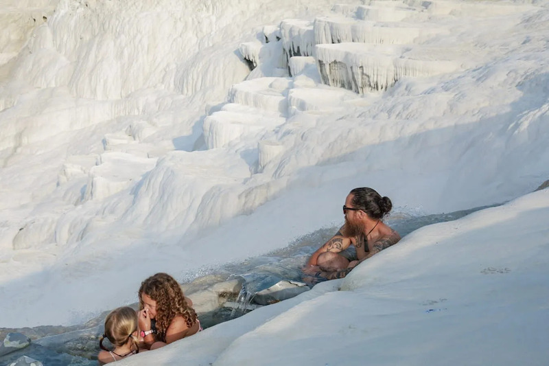 Pamukkale lâu đài bông bên những vách đá trắng ở Thổ Nhĩ Kỳ 3