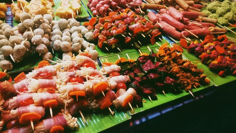 Phố ẩm thực Hàng Buồm - Địa điểm càn quét những món ăn ngon của Hà Nội 5