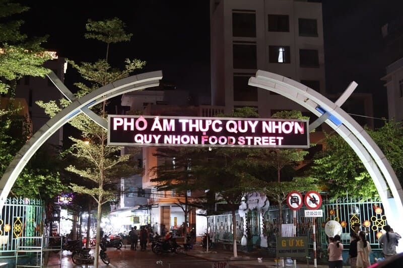 Oanh tạc phố ẩm thực Quy Nhơn cùng top món ngon quên lối về 2