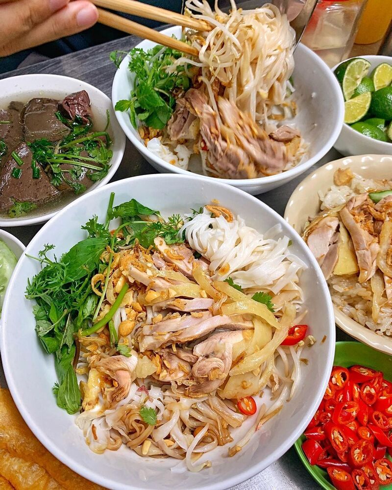 Top 15 quán phở gà ngon Hà Nội làm bao người mê mẩn 13