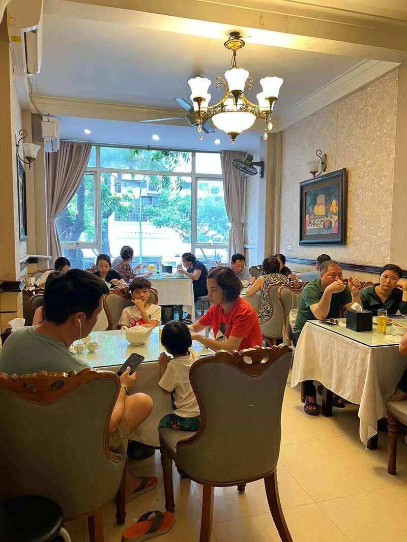 Thưởng thức phở gà Huyền Hương, bát phở Michelin Selected 10