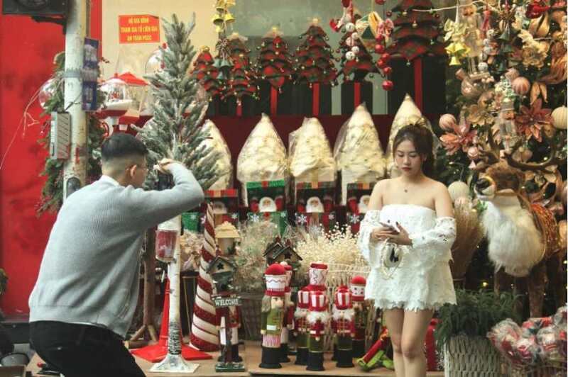 Phố Hàng Mã lung linh trước thềm Noel 2025 15