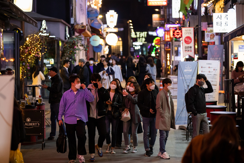 Phố Itaewon trạm dừng chân không ngủ ở Seoul Hàn Quốc 3