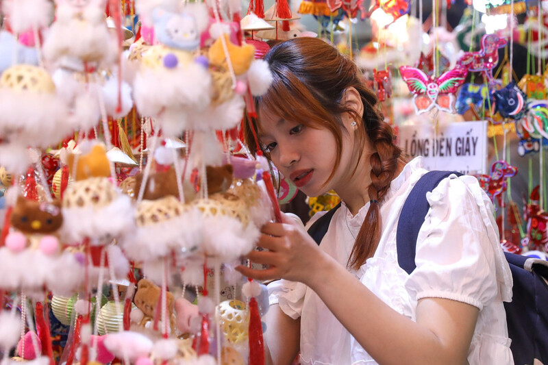 Phố lồng đèn Quận 5 Lương Nhữ Học bừng sáng cả góc đường dịp Trung thu 12