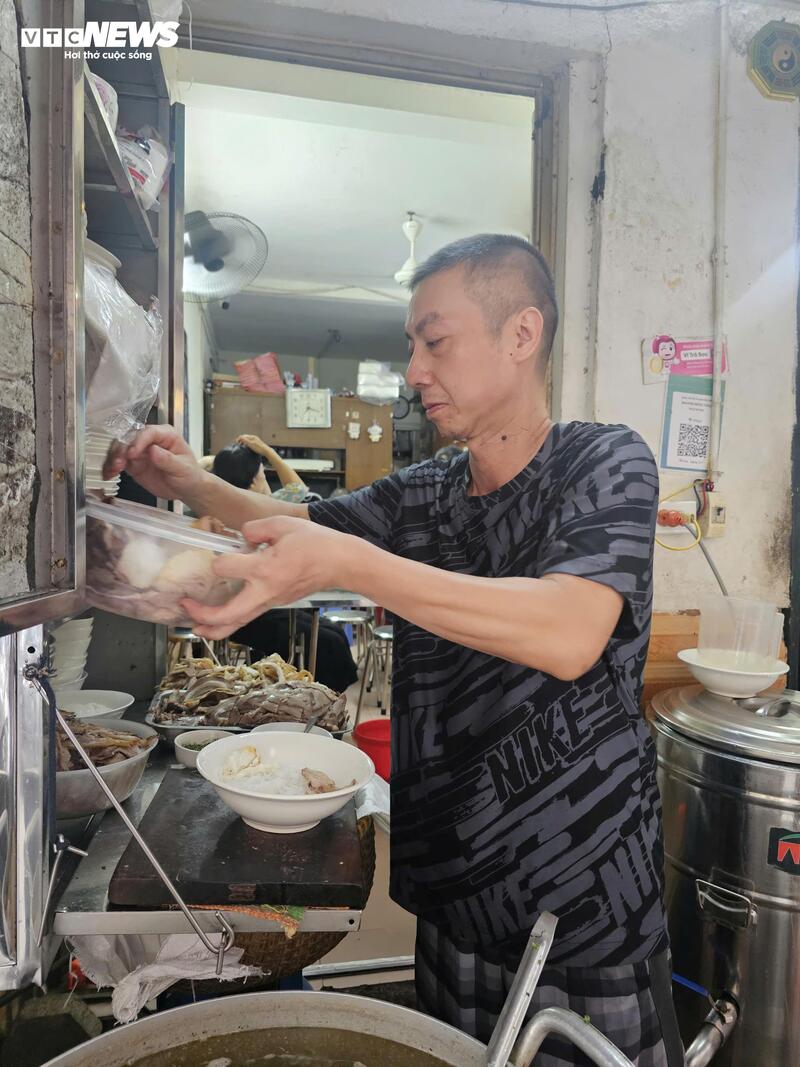 Phở Tuyết Thực Khâm Thiên vẫn giữ mức giá bình ổn 23k giữa lòng Hà Nội 5