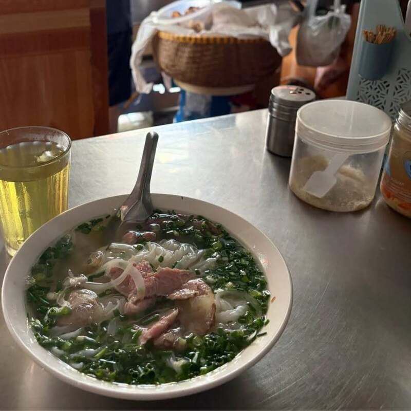 Phở Tuyết Thực Khâm Thiên vẫn giữ mức giá bình ổn 23k giữa lòng Hà Nội 6