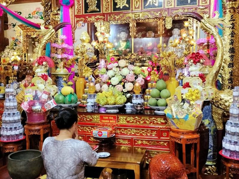 Hành hương về Phủ Na và trải nghiệm lễ hội dưới chân núi Nưa 4