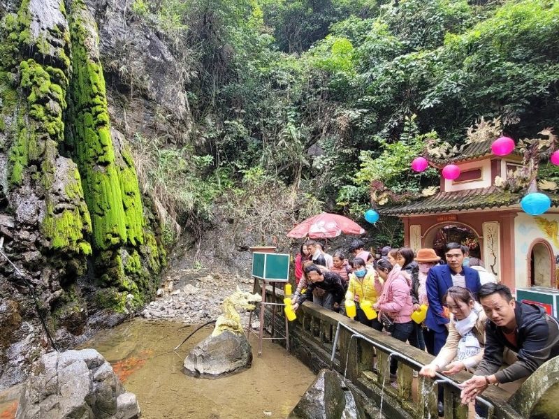 Hành hương về Phủ Na và trải nghiệm lễ hội dưới chân núi Nưa 2