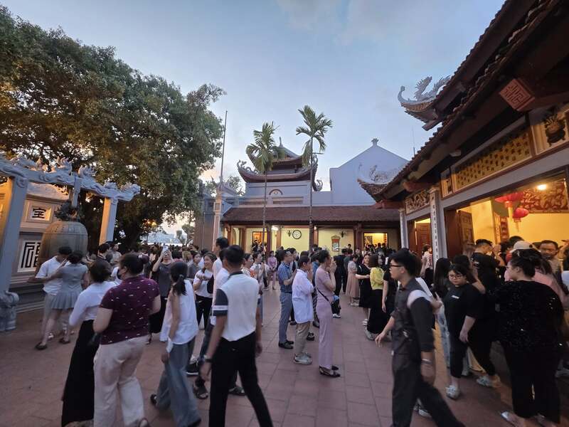 Phủ Tây Hồ linh thiêng níu bước người về thủ đô Hà Nội 4