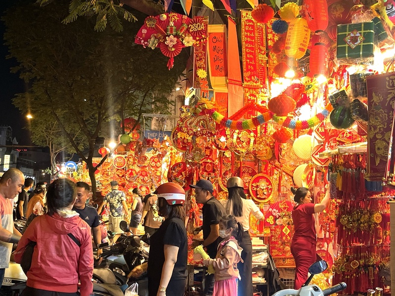 Khám phá phường Chợ Lớn với lịch sử, văn hóa đậm nét Hoa 6