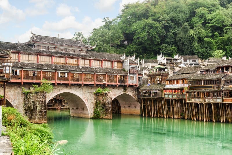 Review Phượng Hoàng Cổ Trấn và những điểm đến không thể bỏ lỡ 11