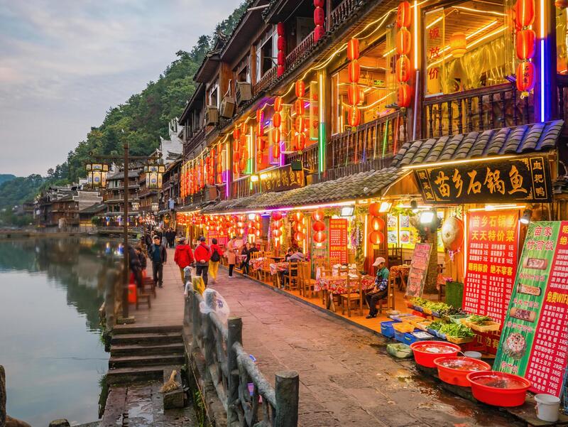 Review Phượng Hoàng Cổ Trấn và những điểm đến không thể bỏ lỡ 4