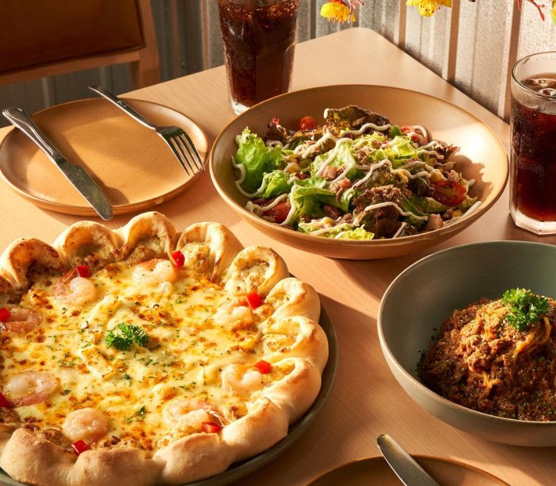 Trải nghiệm Pizza Hut Dĩ An: Review chi tiết thực đơn, giá cả và bí kíp săn khuyến mãi ‘hời’ nhất 2