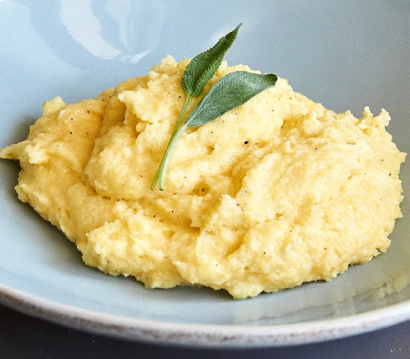 Polenta là gì? Review cháo ngô Ý béo mịn và cách ăn ngon