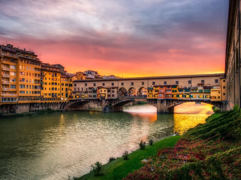 Ponte Vecchio: Cầu đá vòm cổ nhất châu Âu và những điều ít ai biết 2