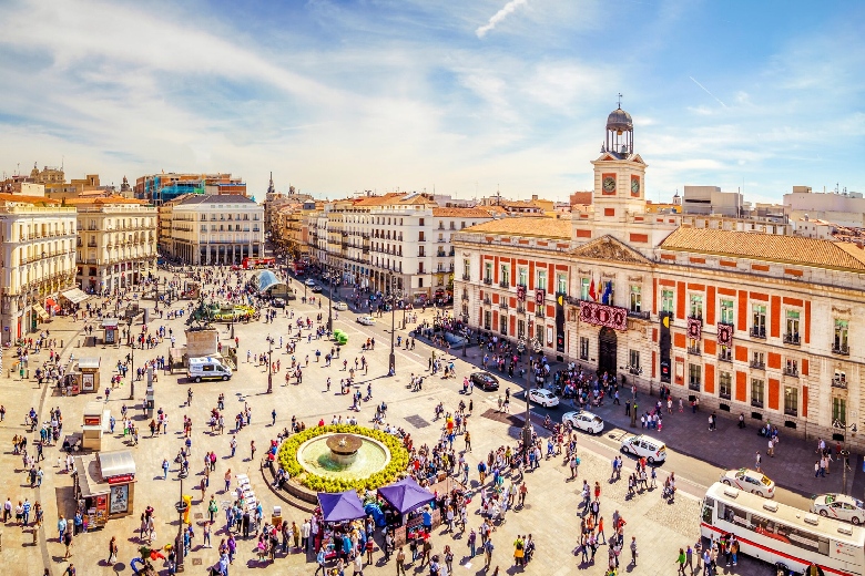 Quảng trường Puerta del Sol: Trái tim sôi động của Madrid 2