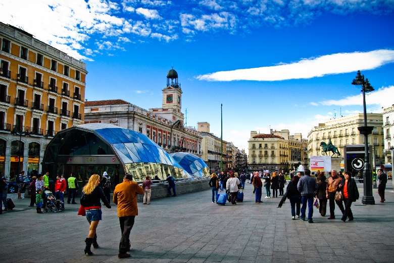 Quảng trường Puerta del Sol: Trái tim sôi động của Madrid 3