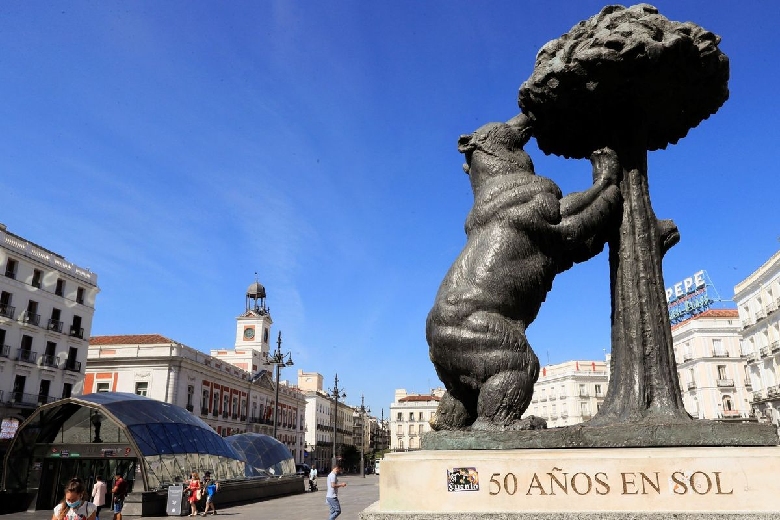 Quảng trường Puerta del Sol: Trái tim sôi động của Madrid 4