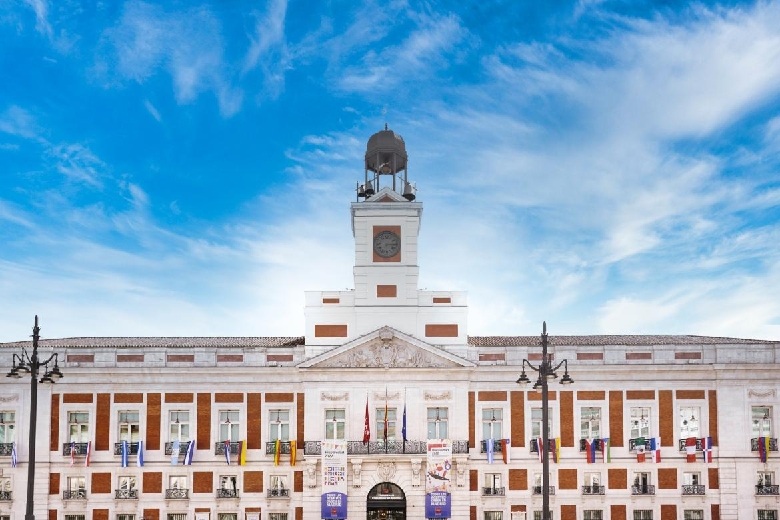 Quảng trường Puerta del Sol: Trái tim sôi động của Madrid 5