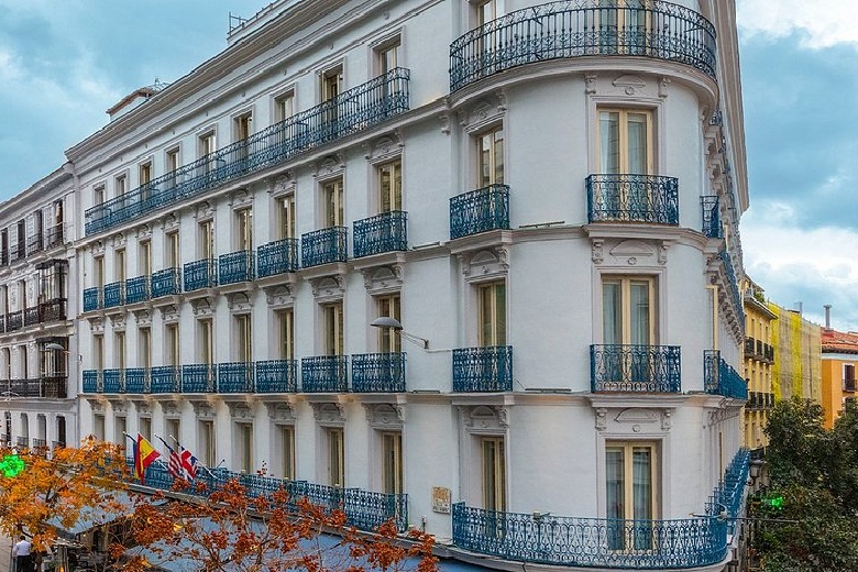 Quảng trường Puerta del Sol: Trái tim sôi động của Madrid 6