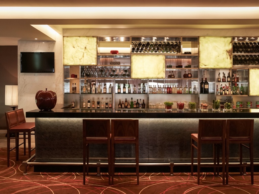 Pullman Hanoi Hotel nằm giữa lòng đô thị nhộn nhịp 17